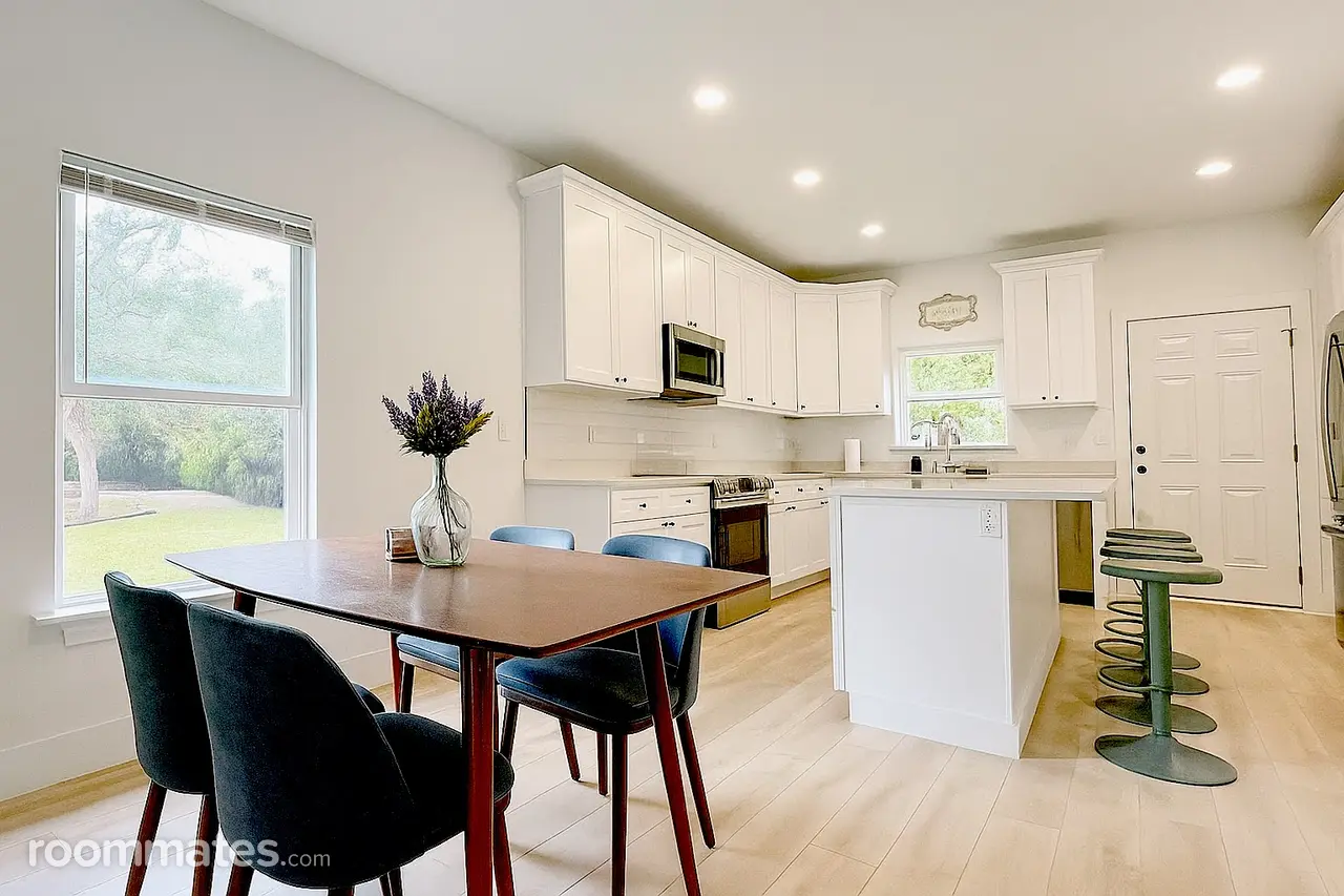 Profile photo 2 of 9