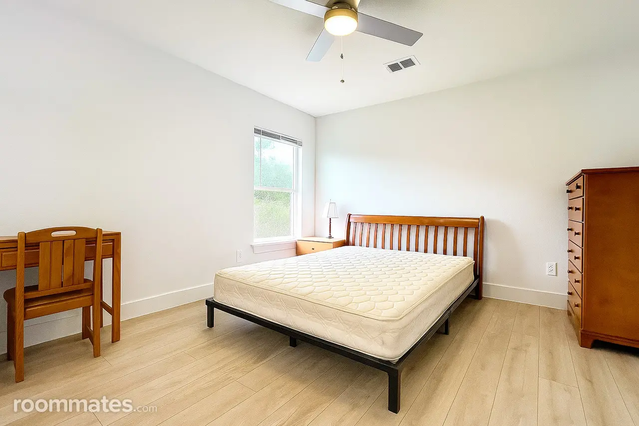 Profile photo 6 of 9