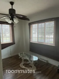Room for rent in Van Buren Township, MI $500, house