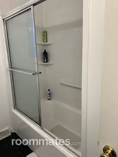 Room for rent in Van Buren Township, MI $500, house