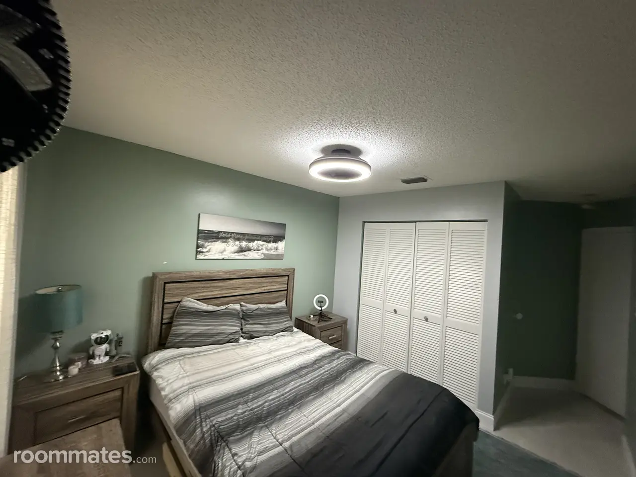 Profile photo 1 of 6