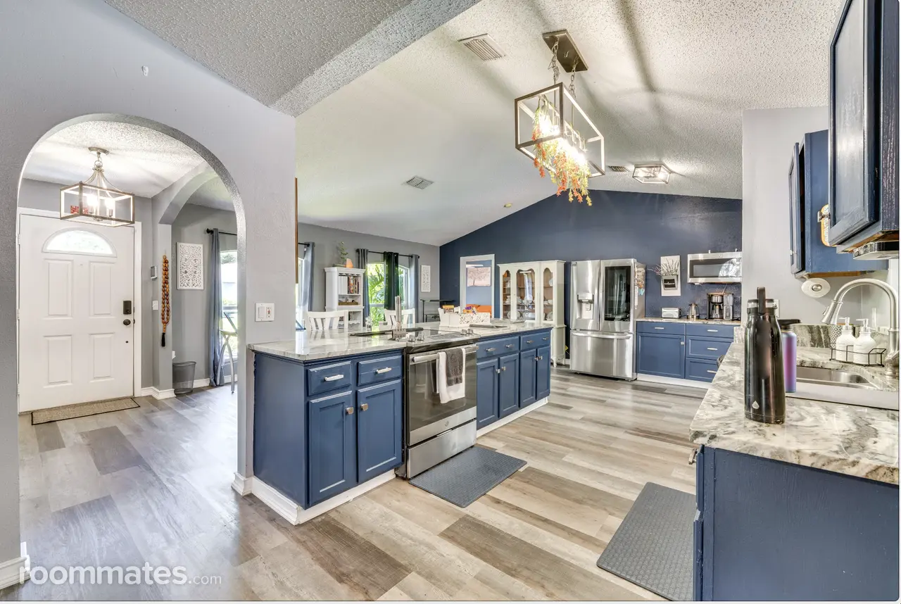 Profile photo 7 of 11