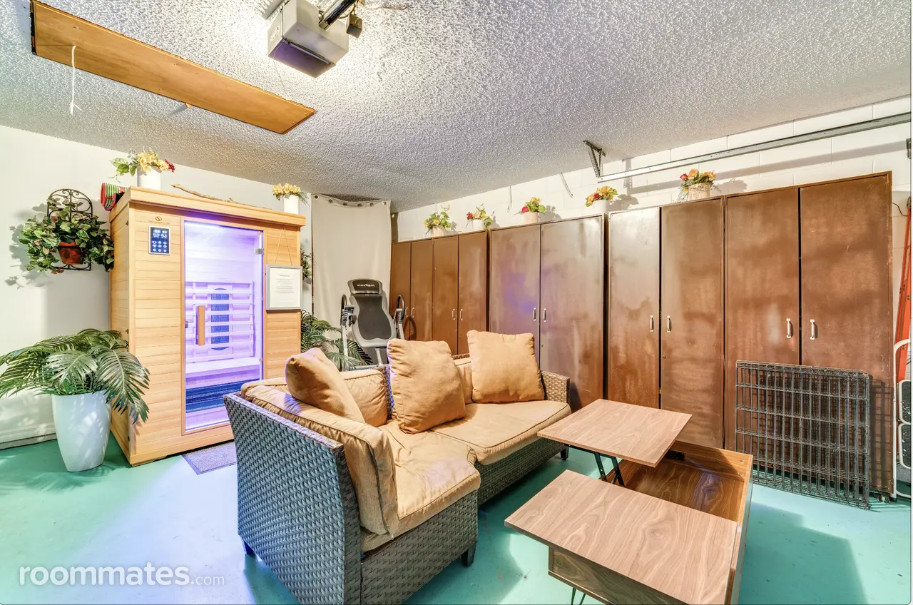 Profile photo 9 of 11