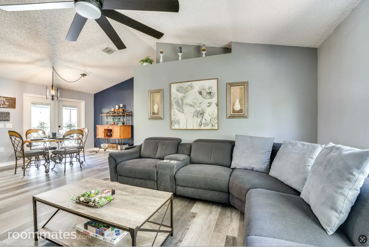 Profile photo 6 of 11