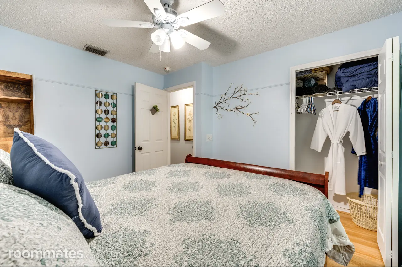 Profile photo 5 of 11