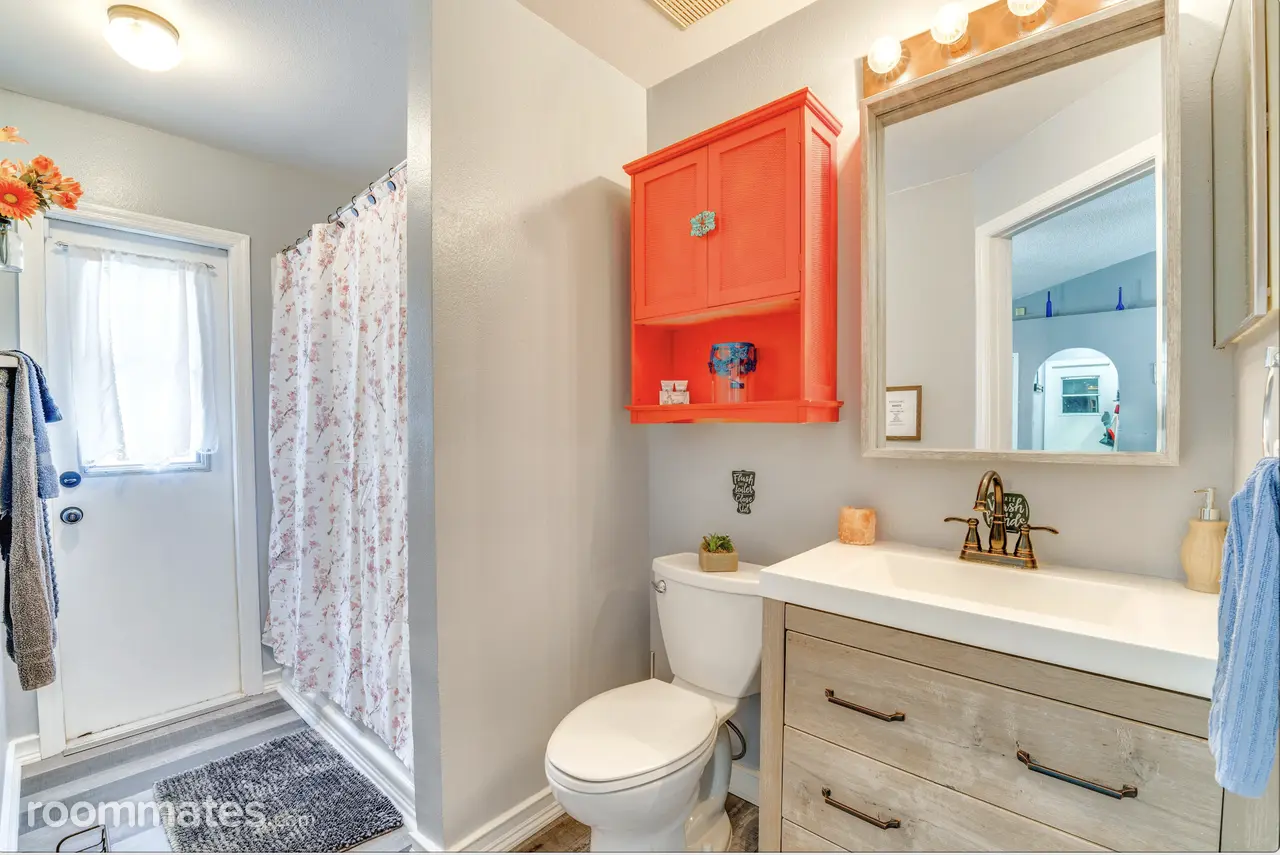 Profile photo 3 of 11