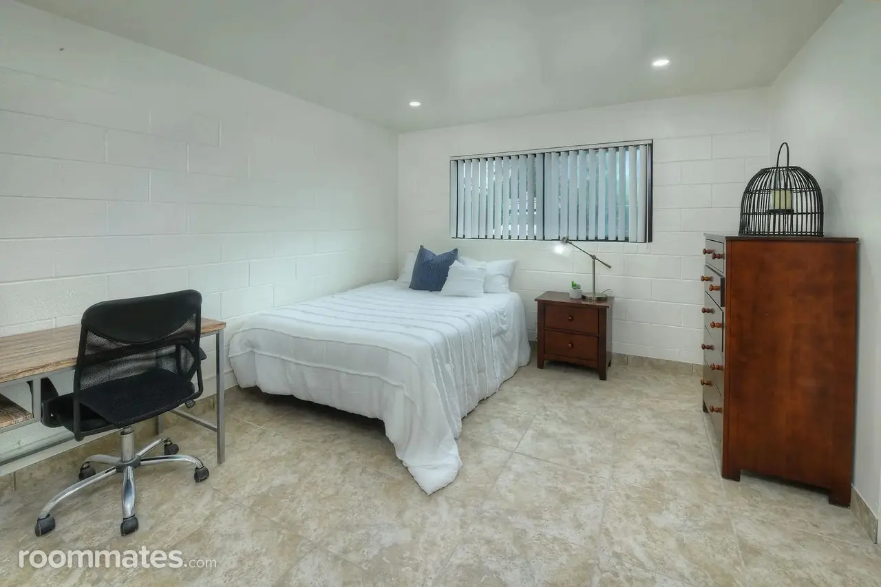 Profile photo 4 of 8