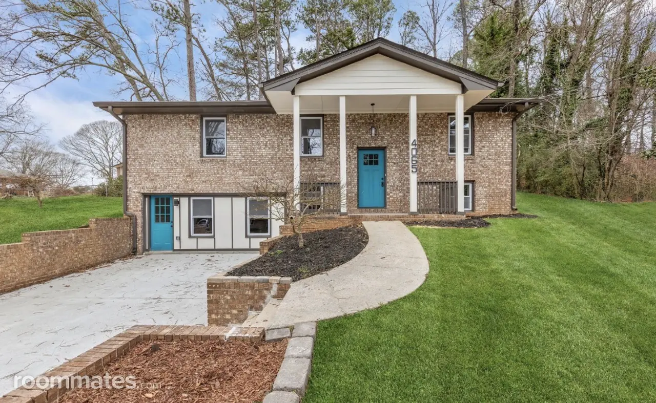 Profile photo 1 of 10