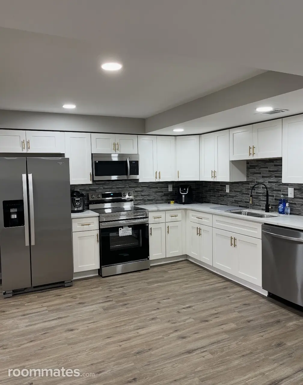 Profile photo 4 of 10