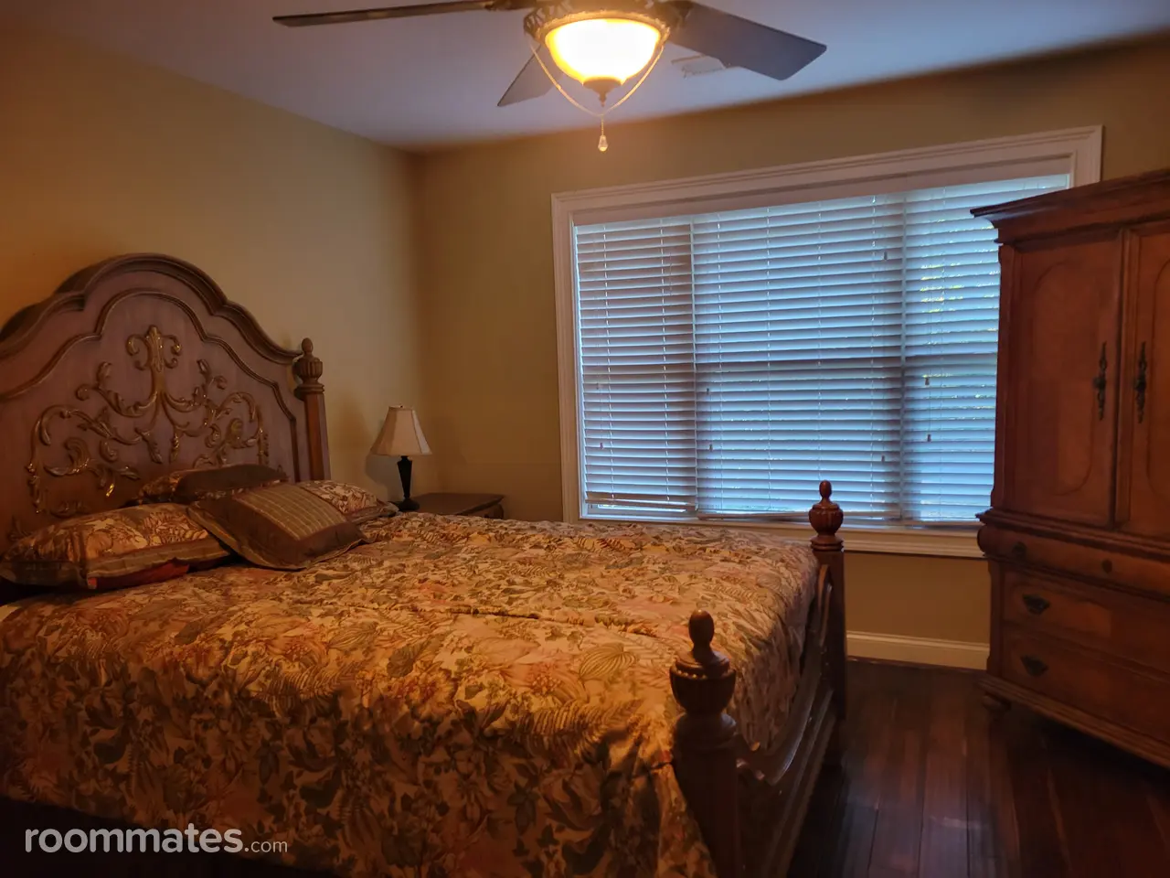 Profile photo 1 of 4