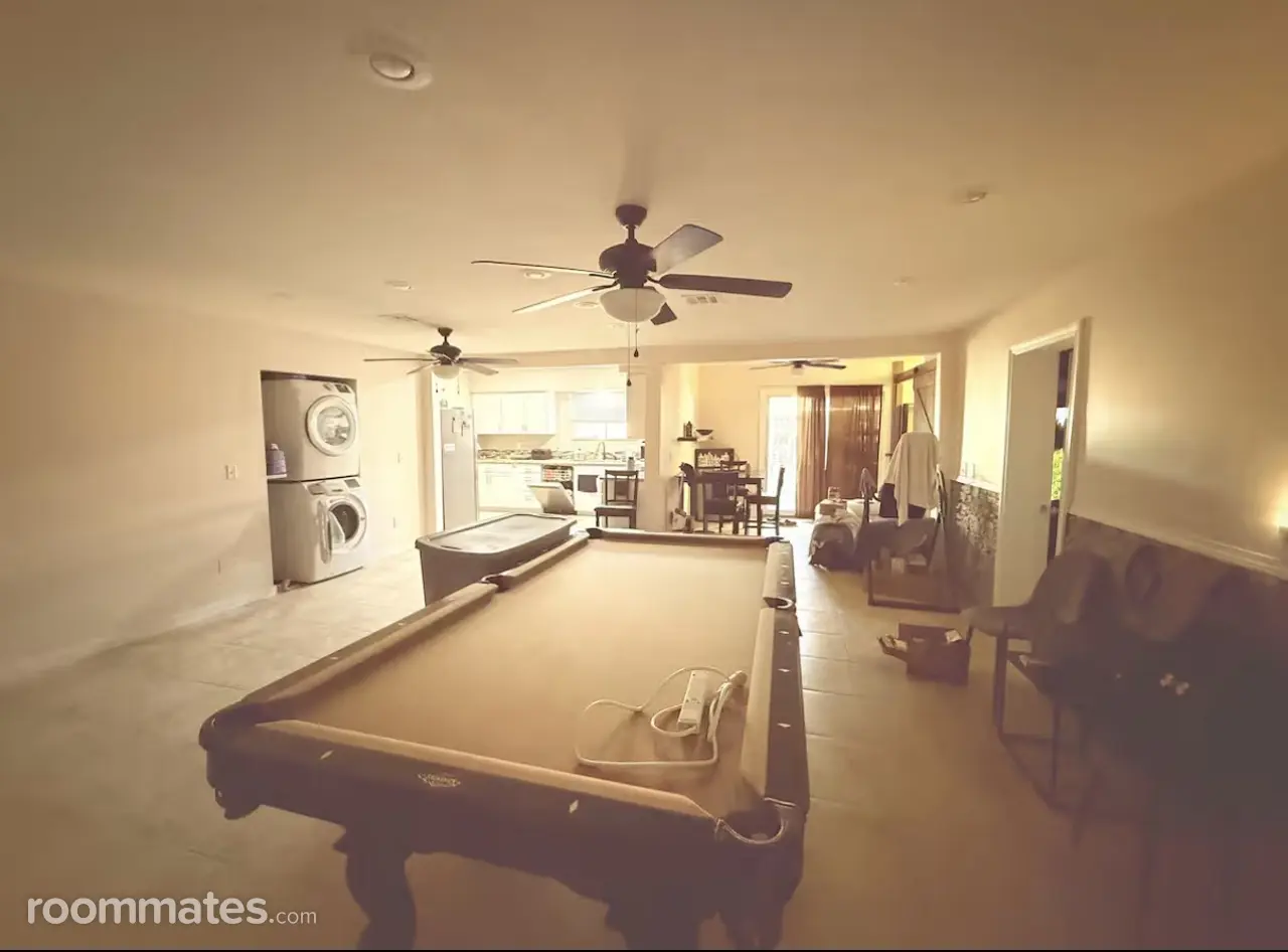 Profile photo 8 of 11