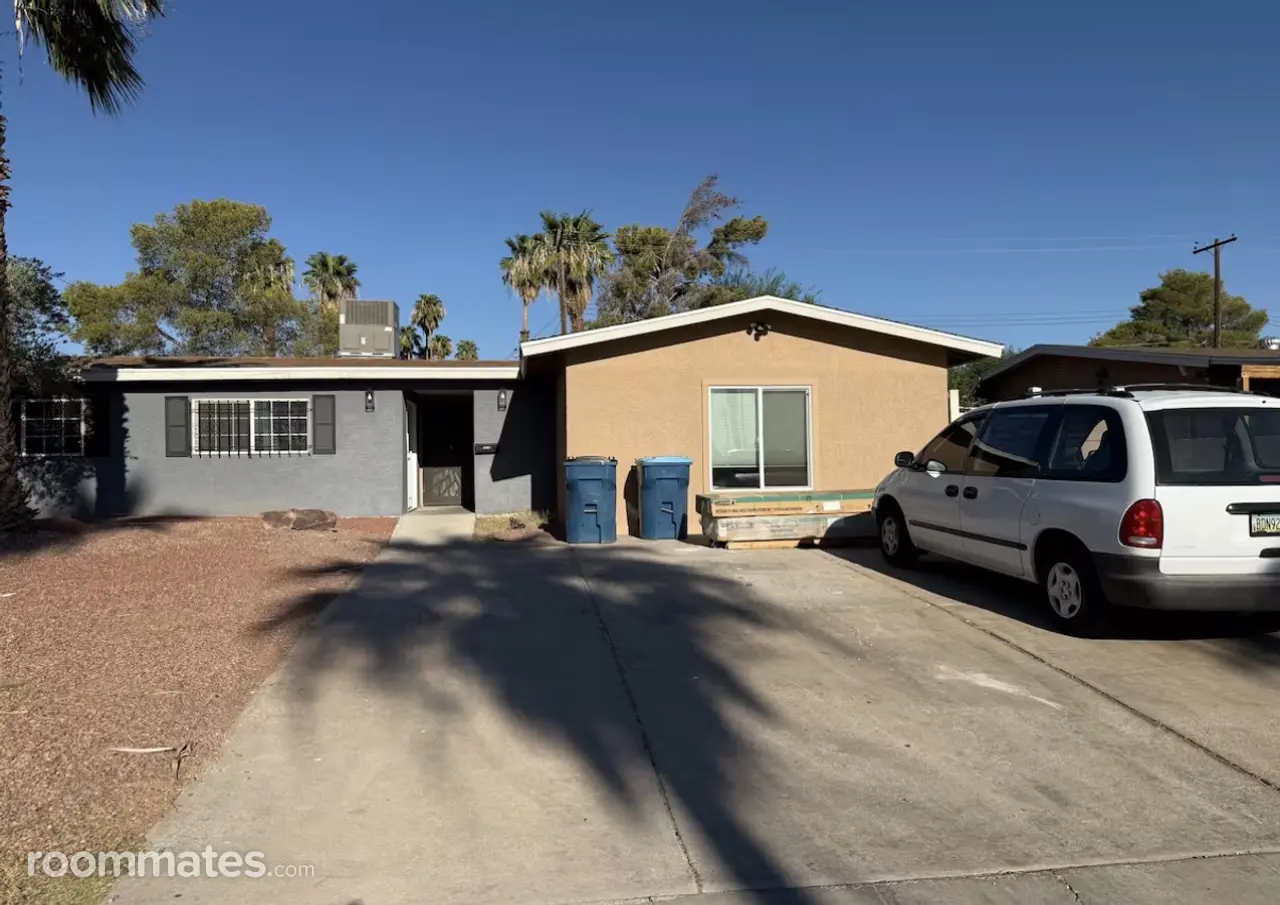 Profile photo 11 of 11