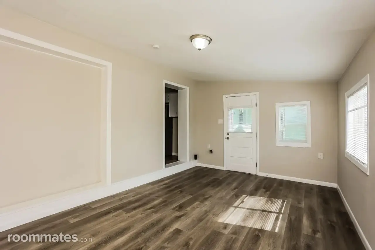 Profile photo 3 of 11