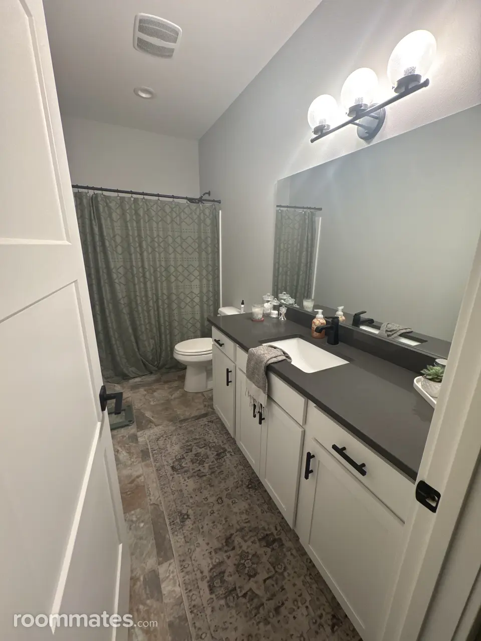 Profile photo 7 of 18