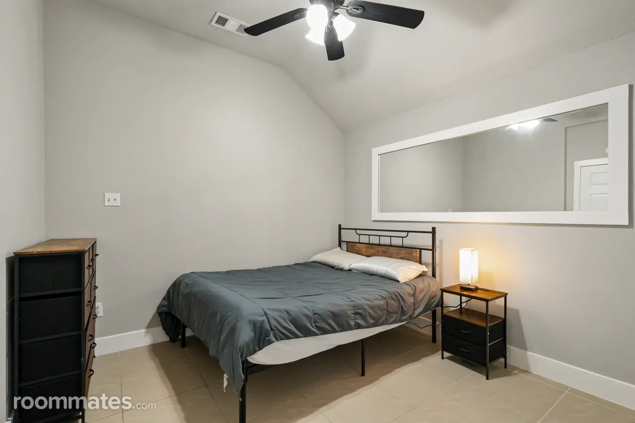 Profile photo 4 of 9