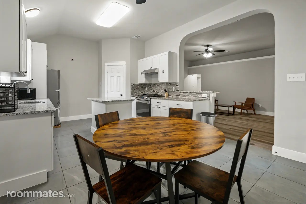 Profile photo 7 of 9