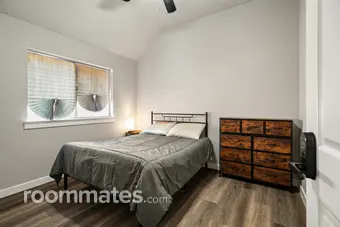 Room for rent in Rowlett, TX $857, house