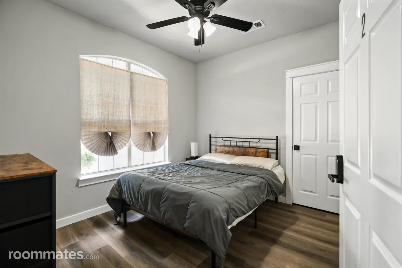 Profile photo 2 of 9