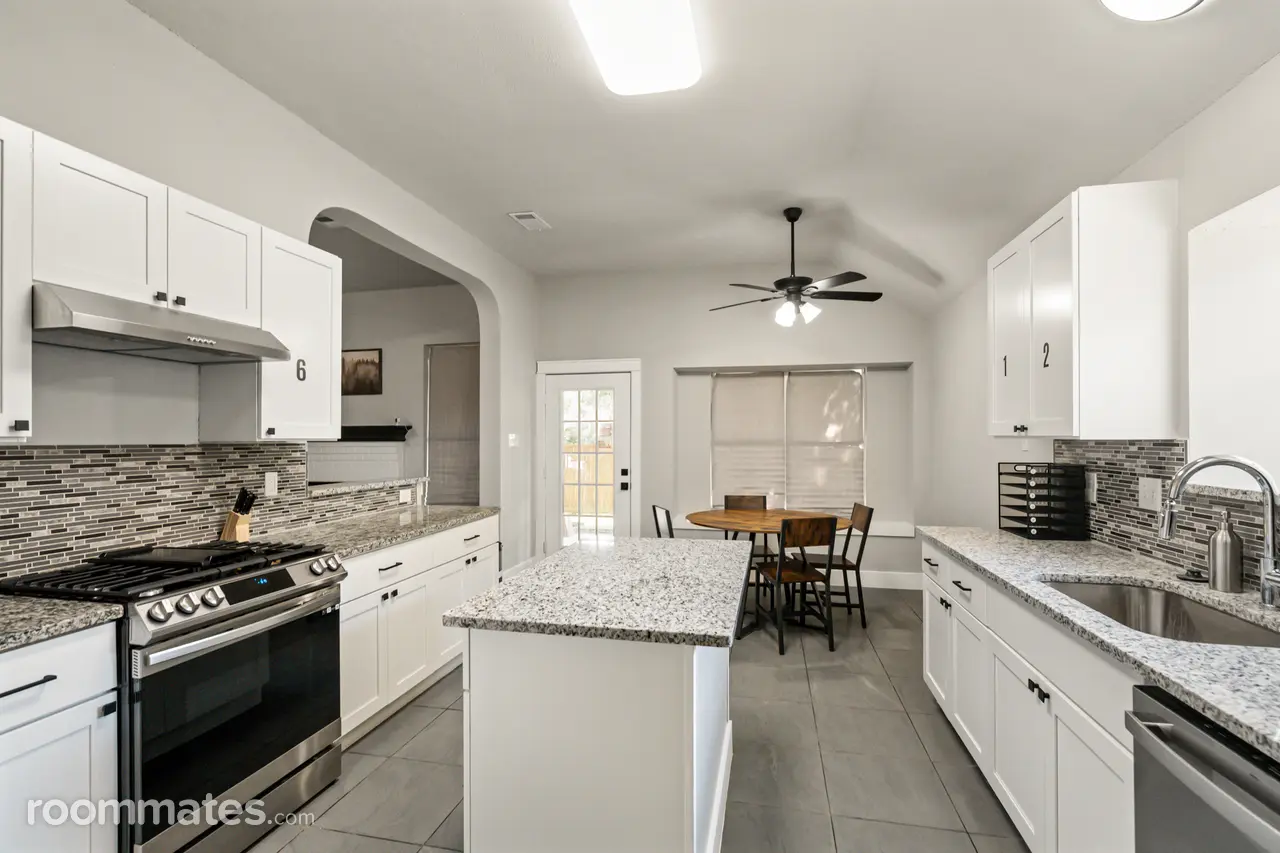 Profile photo 6 of 9