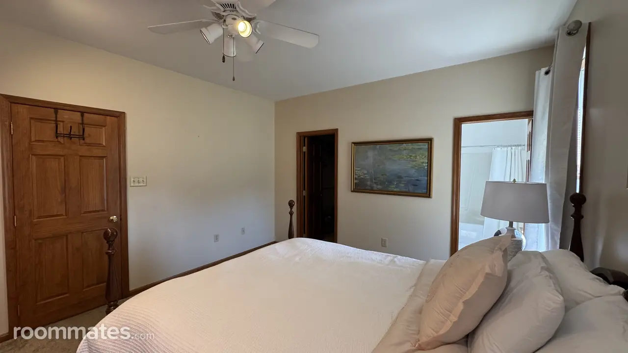 Profile photo 3 of 8