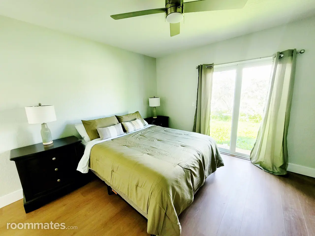 Profile photo 3 of 8