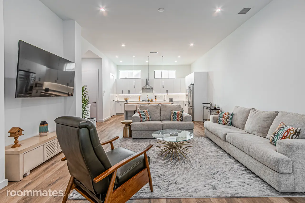 Profile photo 10 of 11