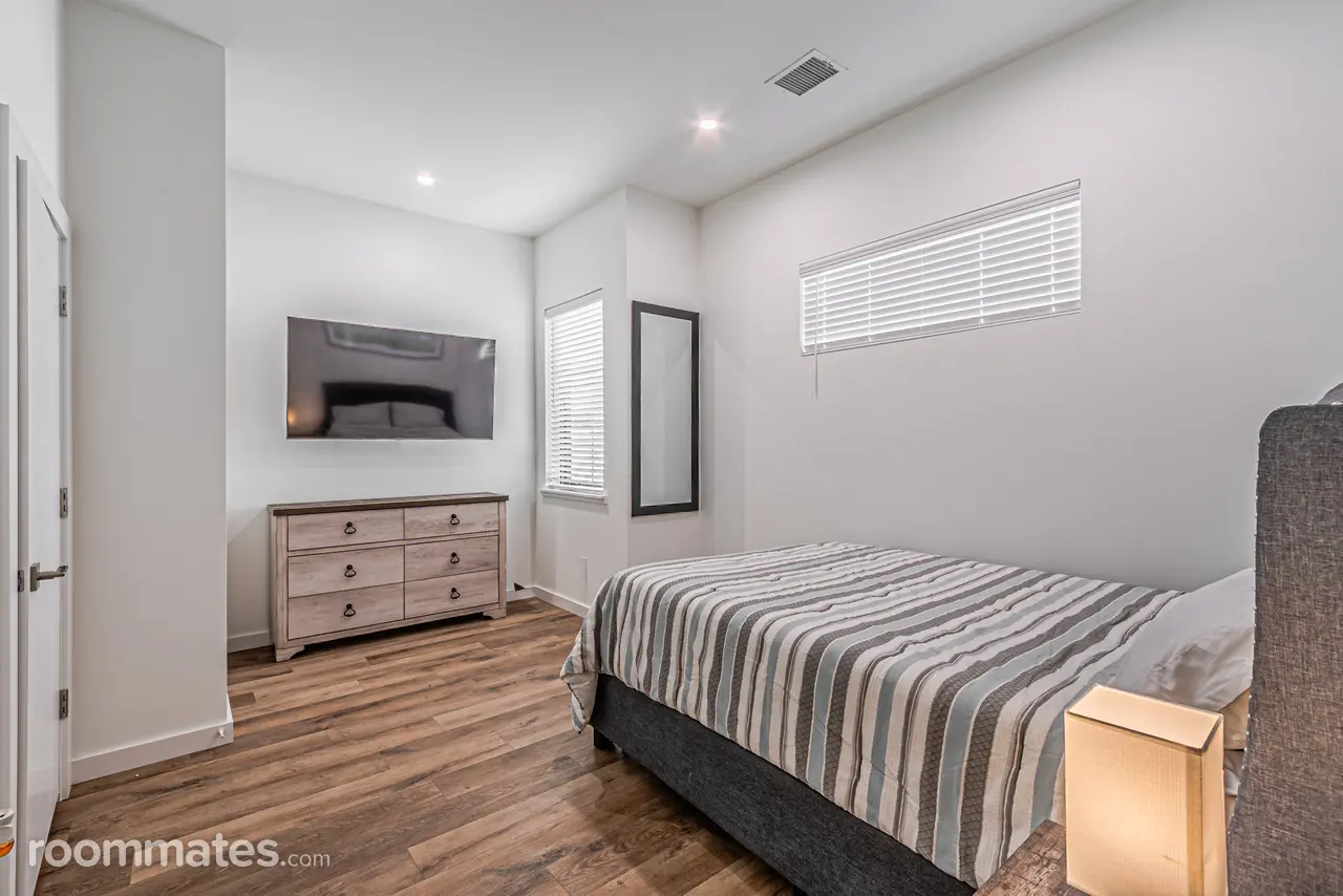 Profile photo 7 of 11