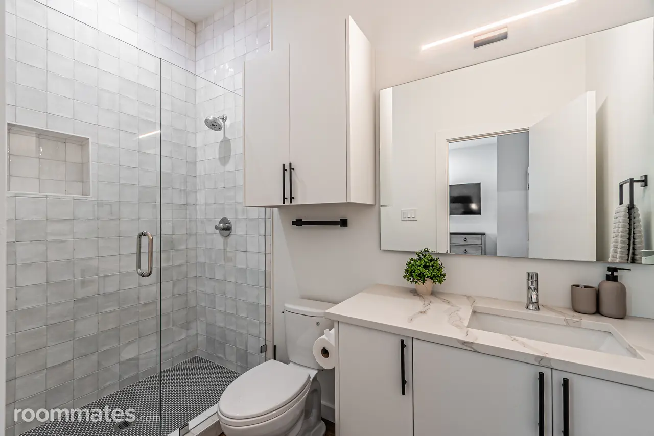 Profile photo 8 of 11