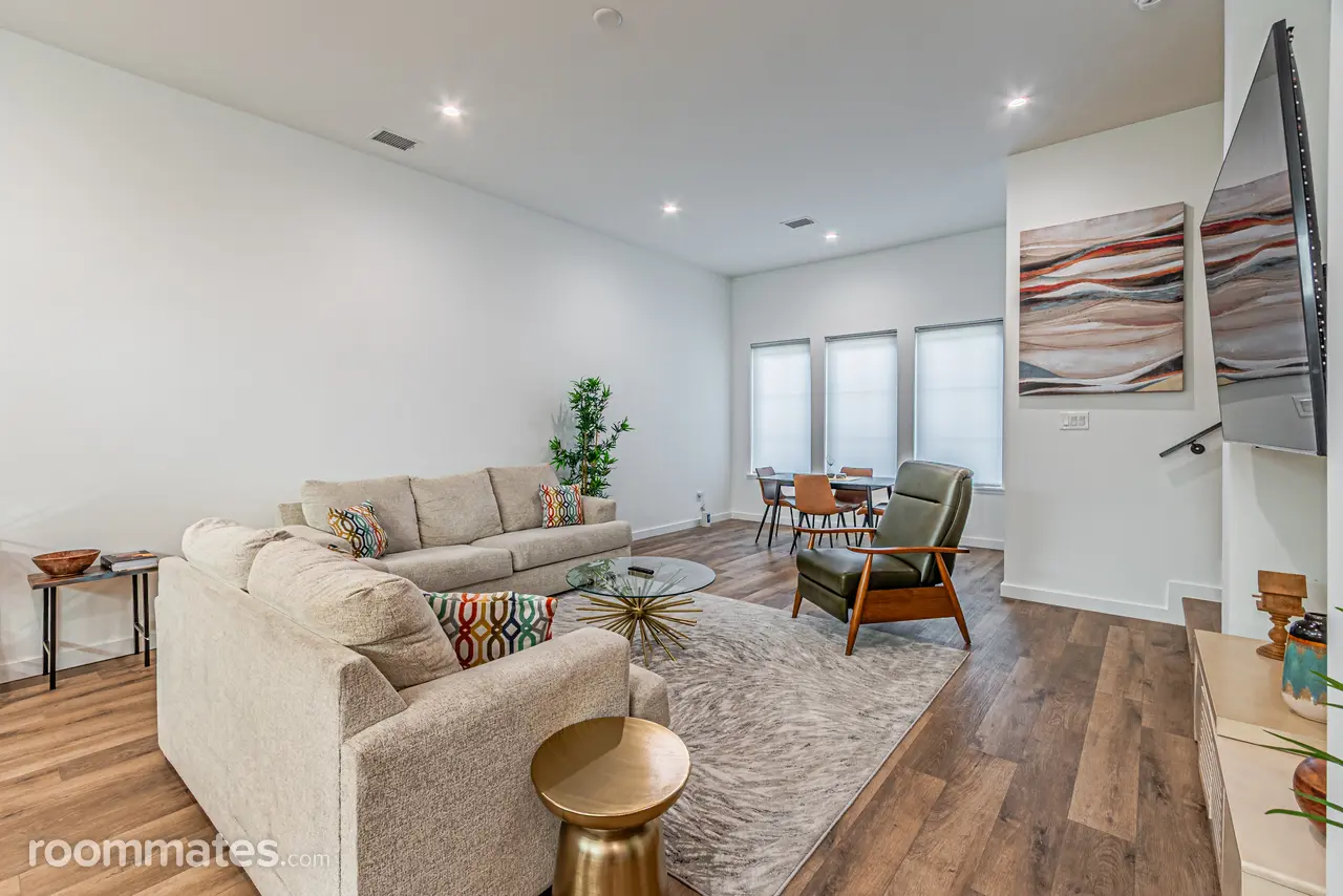 Profile photo 1 of 11