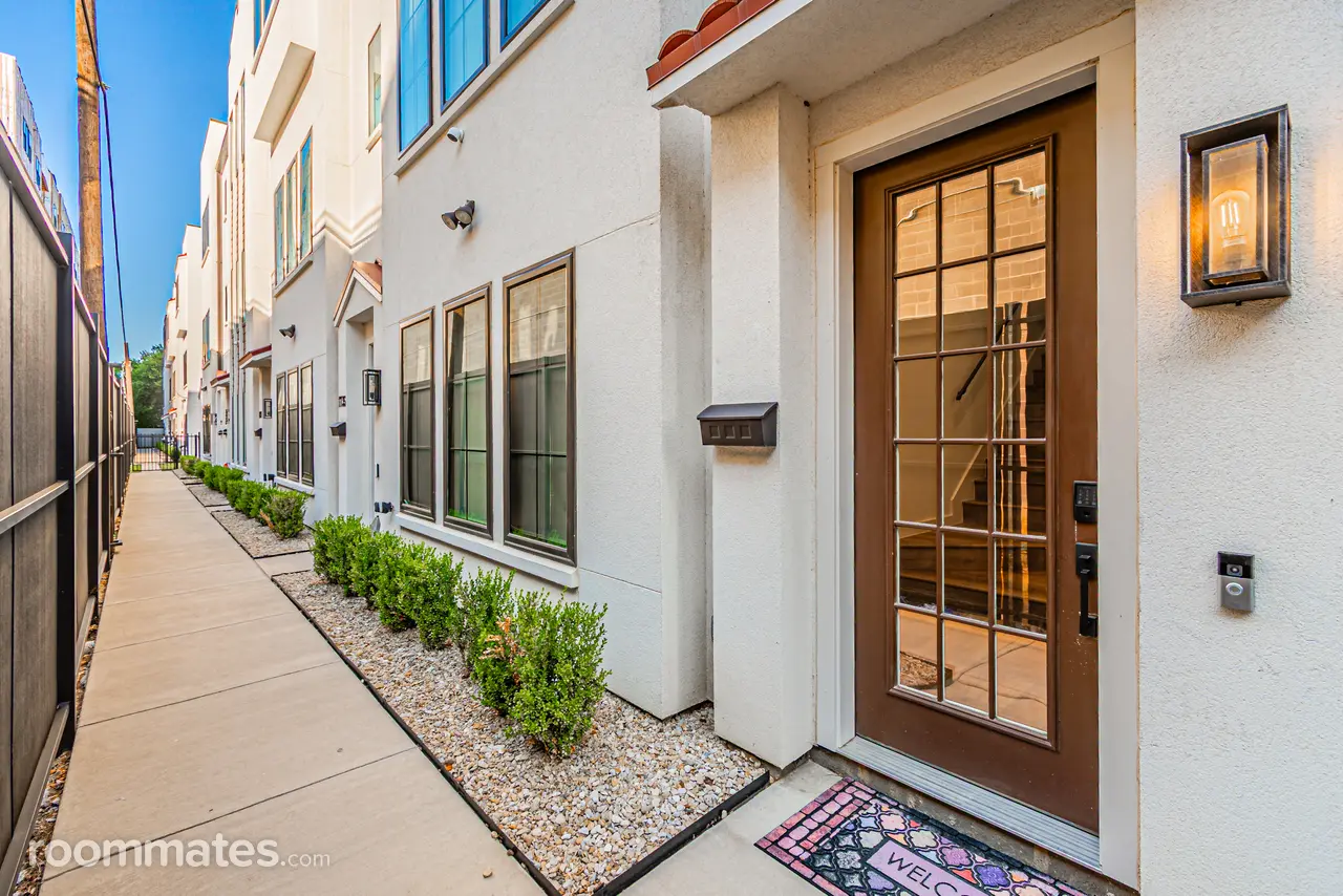 Profile photo 2 of 11