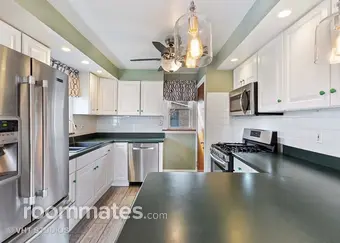 Room for rent in Chicago, IL $1600, house