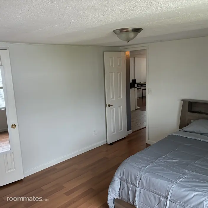 Room for rent in Sorrento, FL $600, house