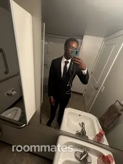 Roommate looking St. Louis MO, $1000