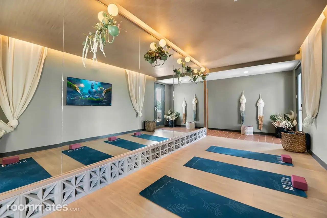 Profile photo 1 of 10