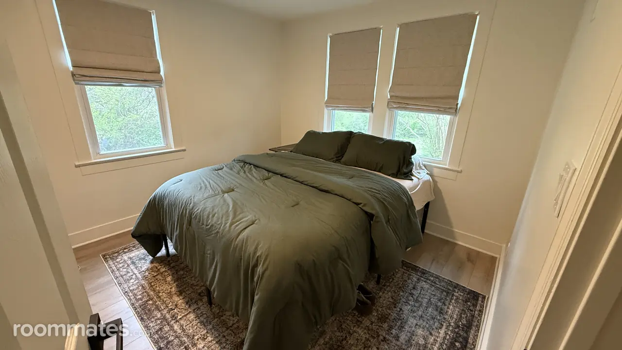 Profile photo 7 of 15