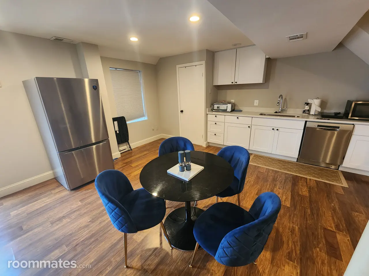 Profile photo 8 of 11