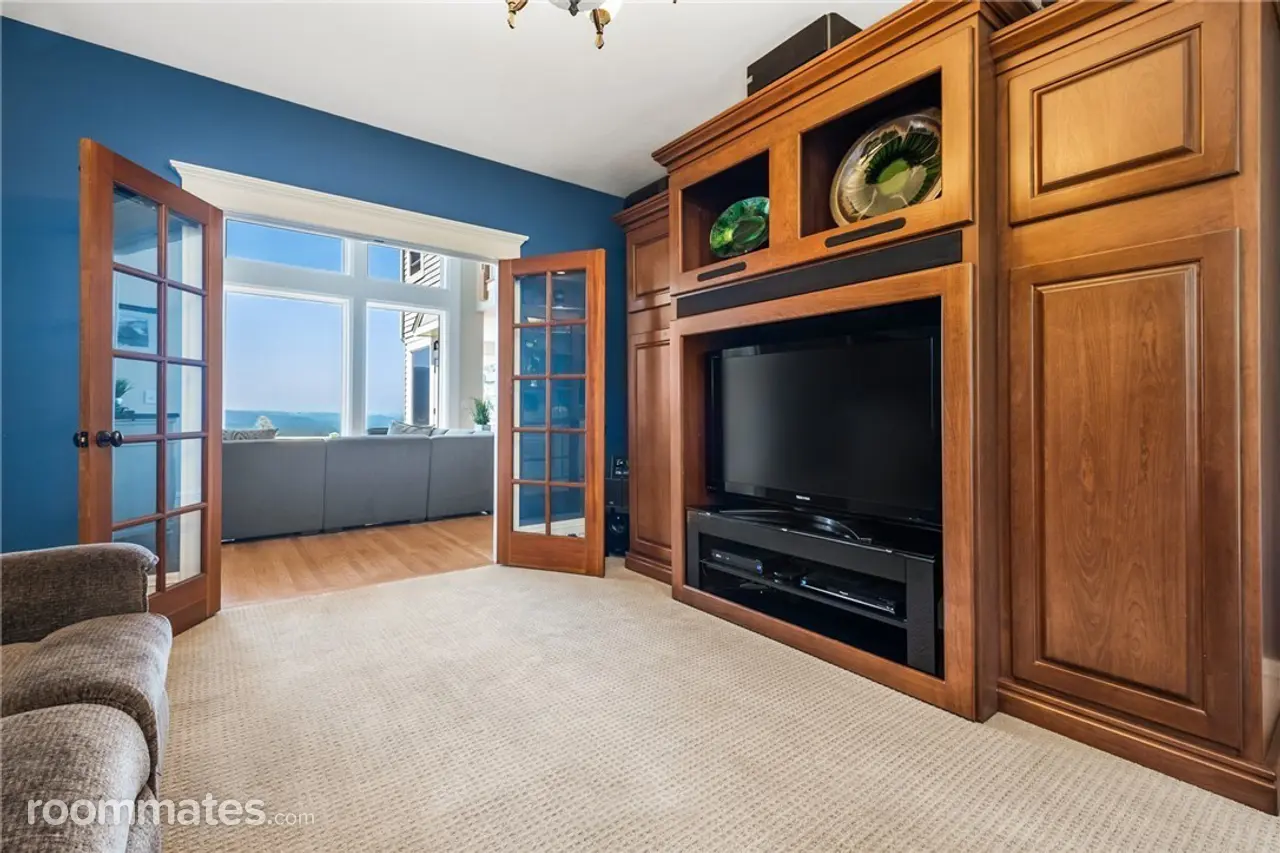 Profile photo 3 of 11