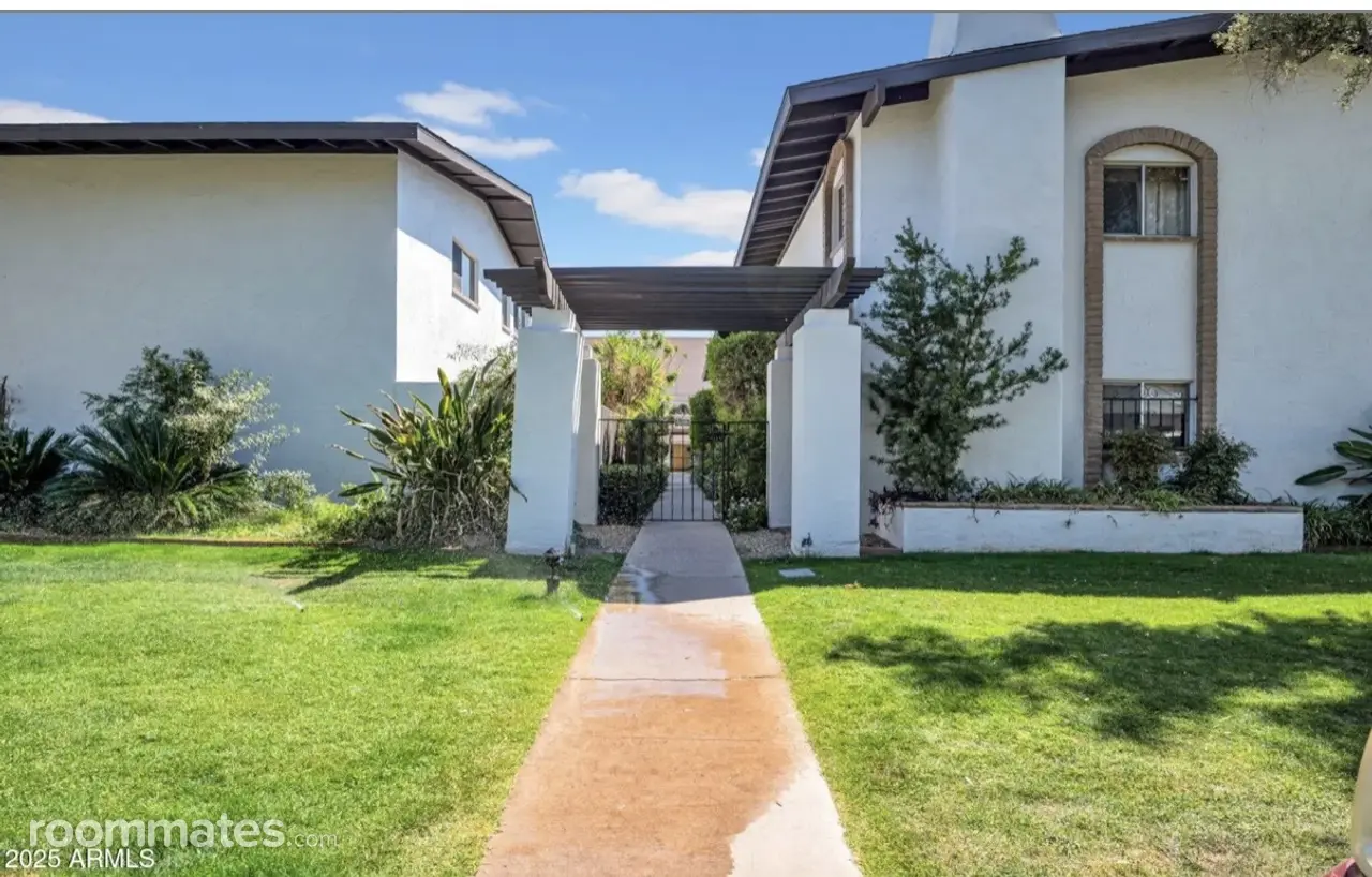 Profile photo 3 of 9