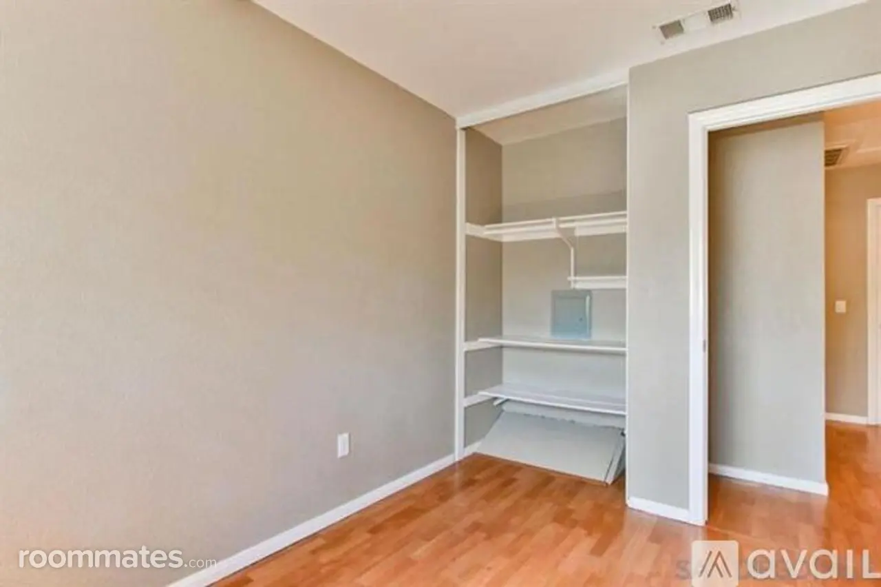 Profile photo 3 of 10