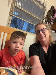 Roommate looking Manchester, NH, $2000