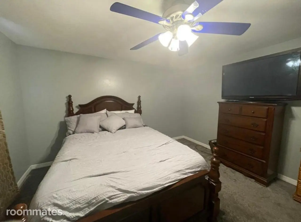 Profile photo 1 of 11