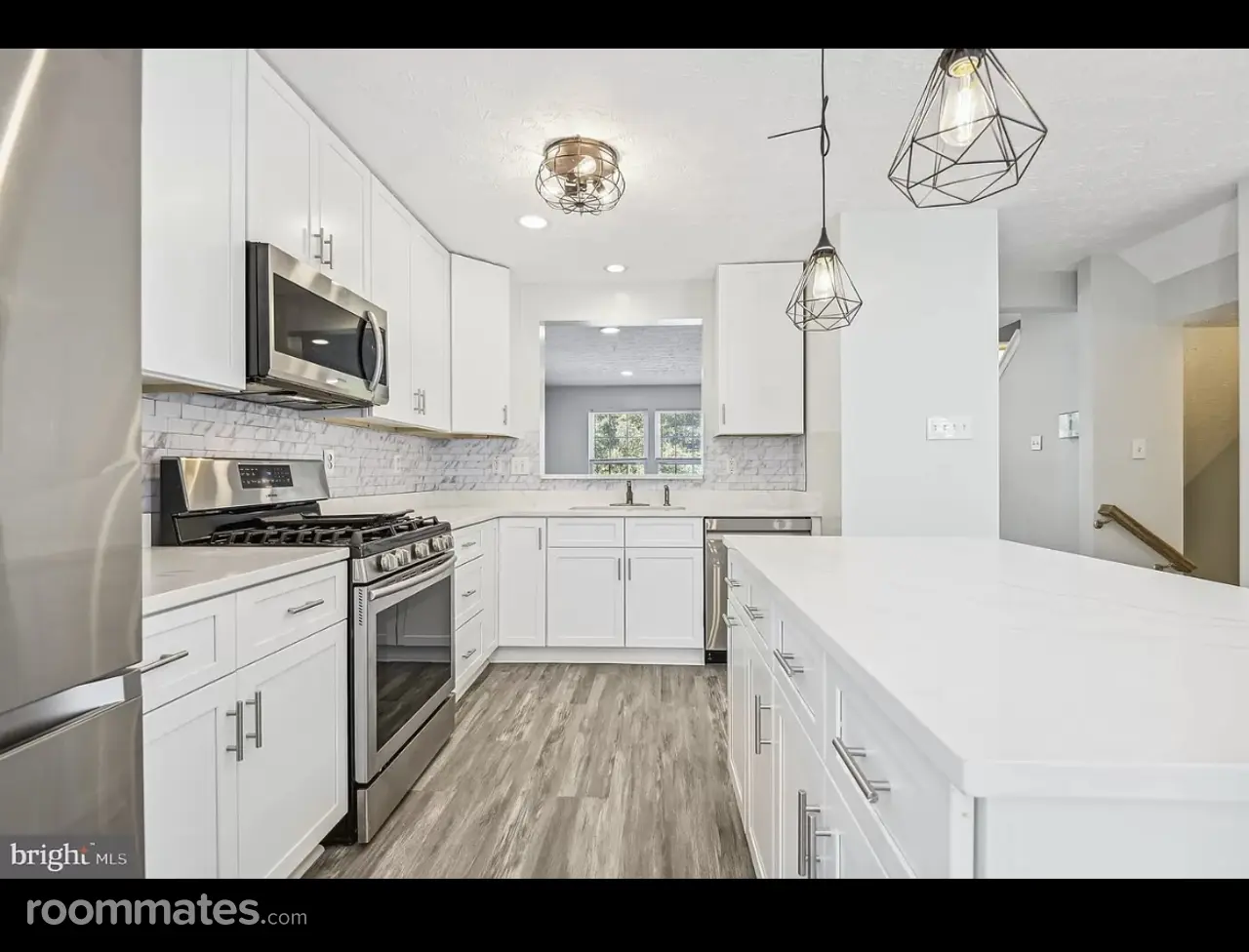 Profile photo 4 of 4