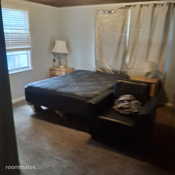 Room for rent in Jacksonville, FL $700, house