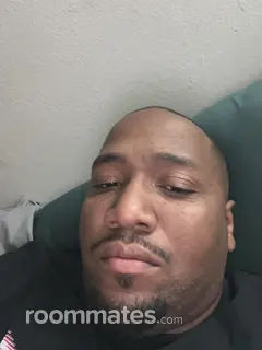 Roommate looking Highland, CA, $2000