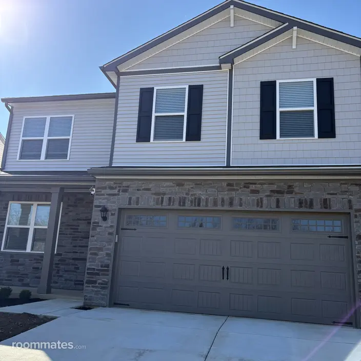 Room for rent in Louisville, KY $900, house