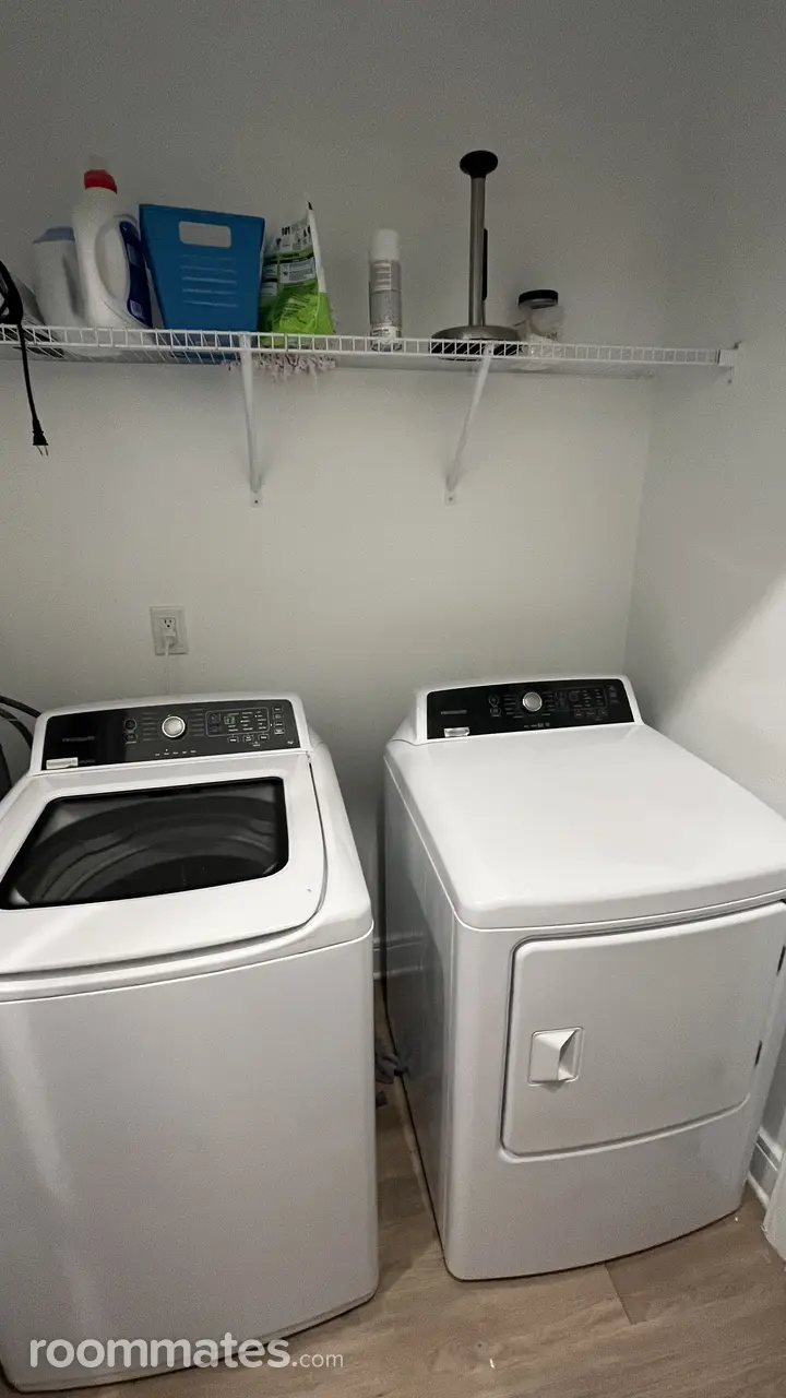 Profile photo 7 of 18