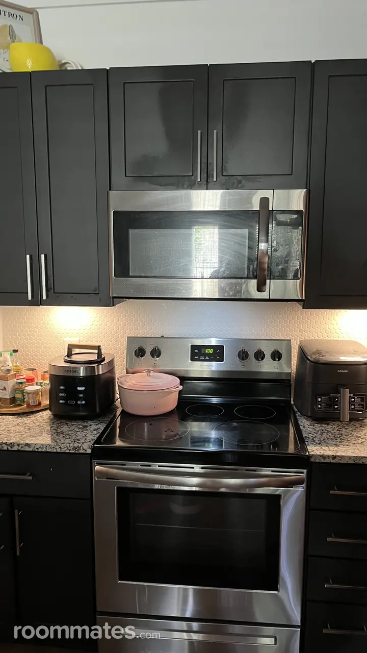 Profile photo 3 of 18