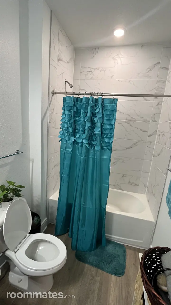 Profile photo 13 of 18