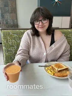 Roommate looking Boston, MA, $1000