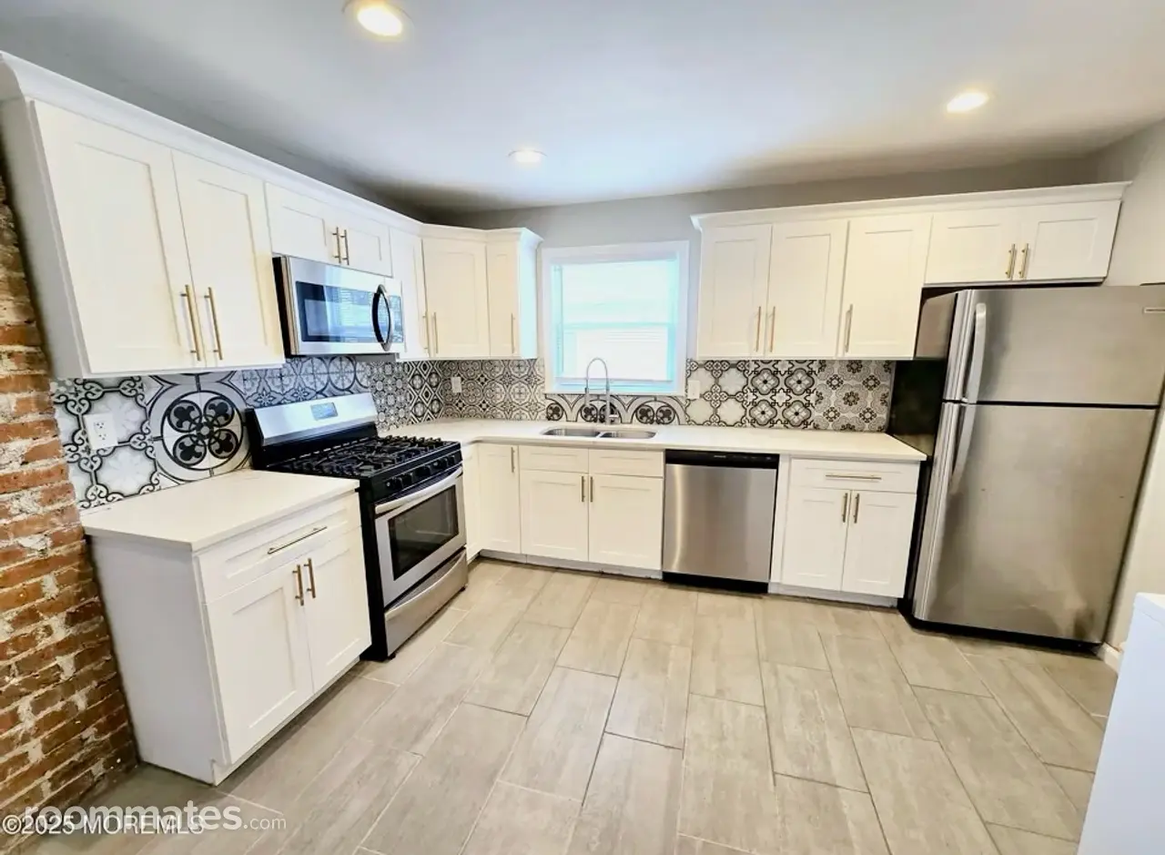 Profile photo 1 of 7